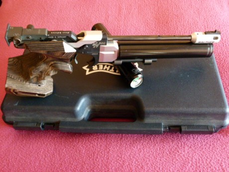Pistola PCP para tiro olímpico
Cacha de madera laminada original Walther en tonos grises. Talla f (equivalente 00