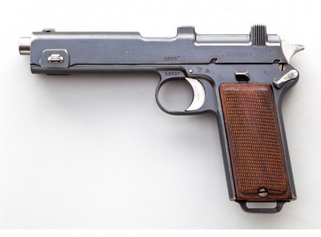 Hace unos días encontré por casualidad en una web extranjera un arma a la venta que hacía muchos años 151