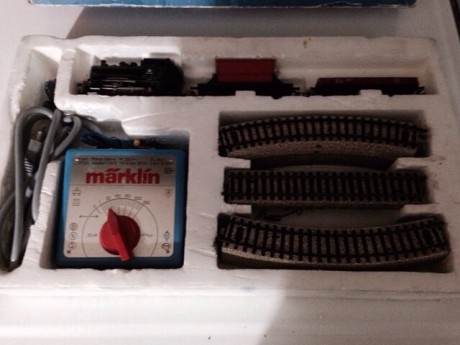 Hola 

Caja tren eléctrico Marklin h0 set-s

Muy buen estado

Precio 100,-€  portes península incluidos
Rebajado 01
