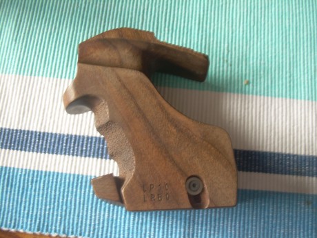 Saludos, vendo esta empuñadura Rink para Steyr LP10 y similares. La compré a un compañero del foro pensando 02