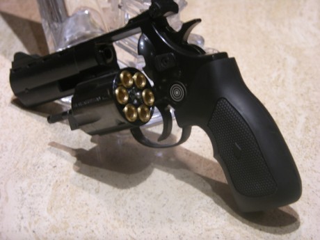 Pongo a la venta otro de mis BULL.
Es un gran revólver, calibre BAC.38/.22; 6 cartuchos en tambor, 4 pulgadas 00