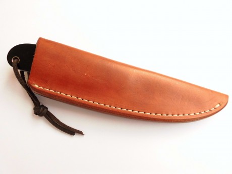 Se vende pequeño cazador de Gene Ingram,con dos fundas y portes incluidos 140,00 euros.

Hoja en acero 01