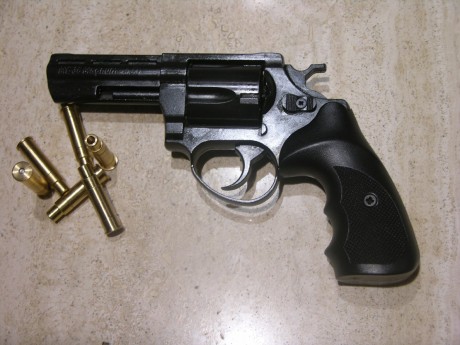 Pongo a la venta un revólver ME38 Magnum Brüniert, calibre 4,5 mm, tambor de 5 recámaras.
Precio del revólver 02