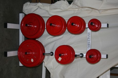 Vendo gimnasio completo, press banca, barra recta de 180, barra z de 110, discos de pesas, con soporte 01