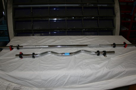 Vendo gimnasio completo, press banca, barra recta de 180, barra z de 110, discos de pesas, con soporte 12