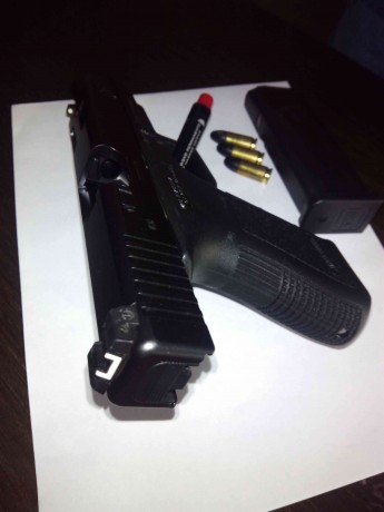  VENDO GLOCK 19C  PRECIO 400€

El arma incluye opción de gatillo a 0.7lbr y original a 1.5lbr, alza ajustable 10