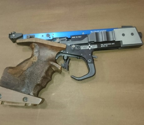 Buenas,pongo a la venta la match guns del 32, muy bien cuidada como todas mis armas,va con maletín original,manual 01