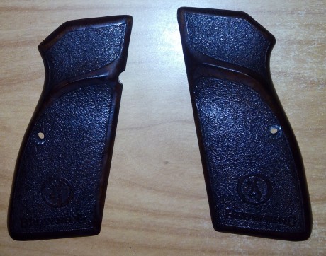 Vendo  cachas para FN HP35  de plástico nuevo a estrenar.

25€ el juego de plástico portes incluidos. 01