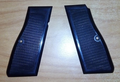 Vendo  cachas para FN HP35  de plástico nuevo a estrenar.

25€ el juego de plástico portes incluidos. 00