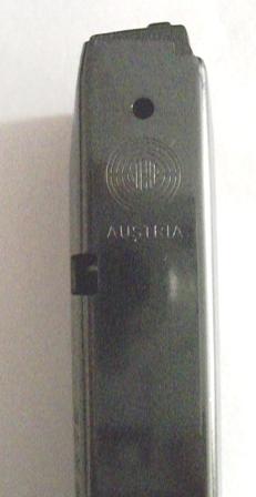 Vendo cargador original sobredimensionado para pistola compacta STEYR S9. Capacidad para 10 cartuchos 00