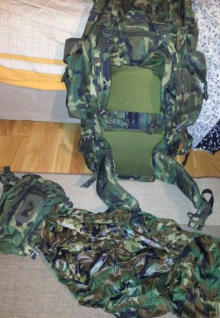 mochila ALTUS original del ejercito, tiene 100 litros aprox de capacidad y esta completamente nueva, no 00