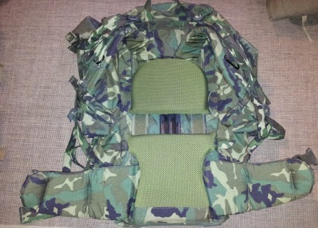 mochila ALTUS original del ejercito, tiene 100 litros aprox de capacidad y esta completamente nueva, no 10