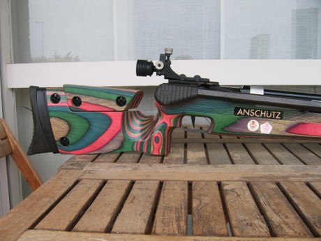 Buenos días.
Vendo carabina Anschutz Superair 2002, calibre 4,5, precio 300 €
En el precio está incluído 00