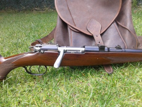    Buenas tardes

Pongo a la venta el rifle de un buen amigo que deja la caza.

Mannlicher Schoenauer 12