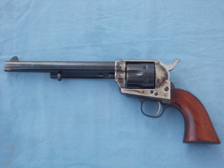 Hola compañeros,

Vendo este revolver Uberti Frontier Marshall  Old Model, cañón de 7,5" en calibre 02