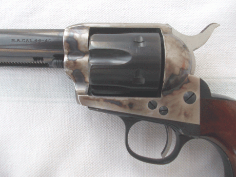 Hola compañeros,

Vendo este revolver Uberti Frontier Marshall  Old Model, cañón de 7,5" en calibre 00