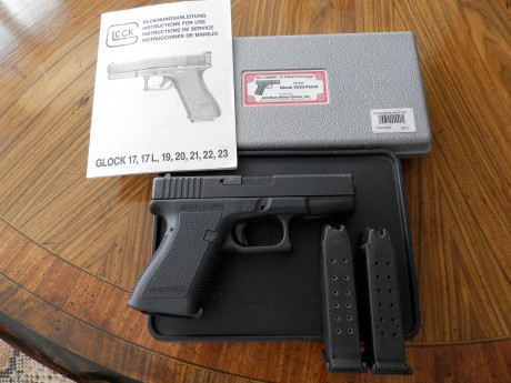 Buenas tardes,

Vendo mi Glock 19 + el kit del cal. 22.

Todo completo, arma, dos cargadores, caja, manual......

Todo 00