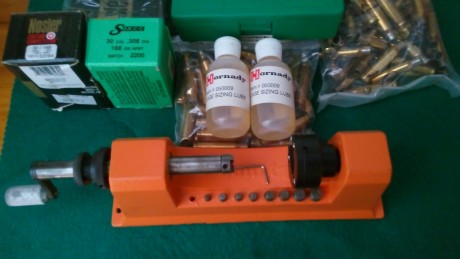 Pongo a la venta este lote de accesorios para la recarga del calibre 308 W.
Vendo el lote completo, no 11