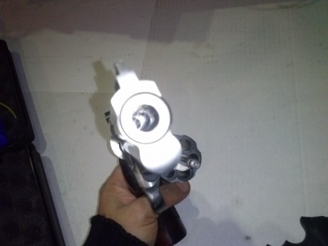 Hola,pongo en venta este S&W 686 de 6" en inox con dos cahas,la original y otra hoge 
calibre 00