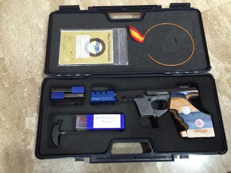 Hola Foreros,

Pongo a la venta esta magnifica arma, en perfecto estado, puede probarse.

Tiene caja original, 32