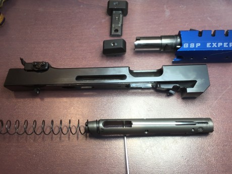 Hola Foreros,

Pongo a la venta esta magnifica arma, en perfecto estado, puede probarse.

Tiene caja original, 31