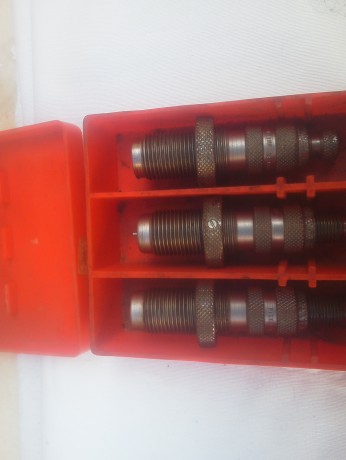Hola.
Tengo estos accesorios para recarga del 32 SW
53 Euros, portes incluidos 01