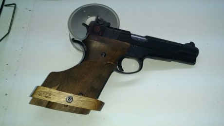 MI PADRE VENDE ESTA MARAVILLA DE LA PRECISION  DEL CALIBRE 38 SPECIAL .LA PISTOLA VA MUY BIEN Y HACE AGRUPACIONES 02
