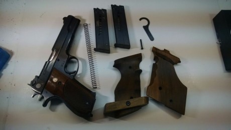MI PADRE VENDE ESTA MARAVILLA DE LA PRECISION  DEL CALIBRE 38 SPECIAL .LA PISTOLA VA MUY BIEN Y HACE AGRUPACIONES 01
