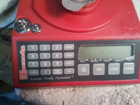 Saludos al foro.Vendo dosificador Hornady automatico,completamente nuevo.Solo lo he usado dos veces y 01