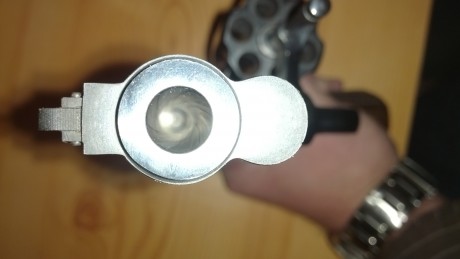 Vendo Colt Python de 4 pulgadas en acabado Royal Blue y pavón al 98%.
Sobra decir que el calibre es .357 60