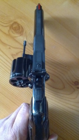 Vendo Colt Python de 4 pulgadas en acabado Royal Blue y pavón al 98%.
Sobra decir que el calibre es .357 70