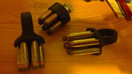 Vendo Colt Python de 4 pulgadas en acabado Royal Blue y pavón al 98%.
Sobra decir que el calibre es .357 130