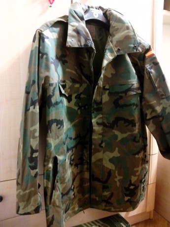 Hola.
Cambio O vendo ( 40€ mas portes ) , chaqueton, nuevo sin uso, del ejercito de tierra, verde como 01