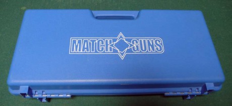 Se vende match guns mg4 calibre 32 s&w, con el maletin original, dos cargadores y muelle real de repuesto, 10