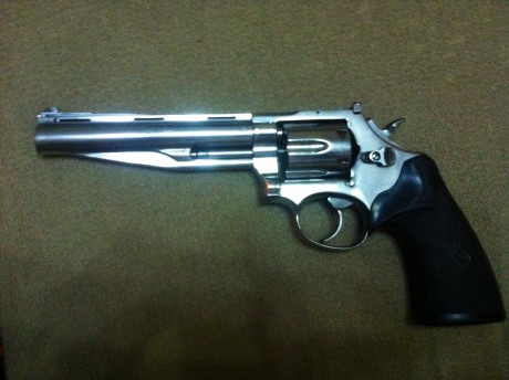 Se vende Revolver Llama Cal.38 Especial.
El revolver esta en perfecto estado, proviene de un cambio que 01