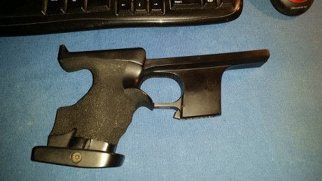 Buenas tardes vendo cacha talla M para la pistola Hammerli sp 20  rrs original de hammerli y sin retocar 01