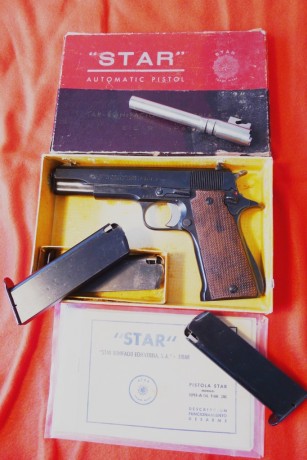 Star A-Super en su caja original, con su manual de instrucciones original, tres cargadores y cañon de 02