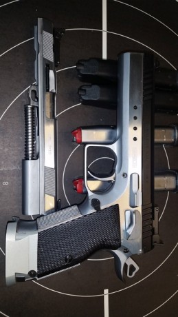 VENDO Pistola Tanfoglio Limited 9PB.
INCLUYE:

Kit del 22LR original. 
Equipo de recarga LEE de tres estaciones 21