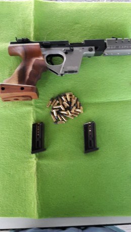 Buenas compañeros,
vendo esta pistola  de 2010, está en un estado impecable de funcionamiento y estético.
Se 01