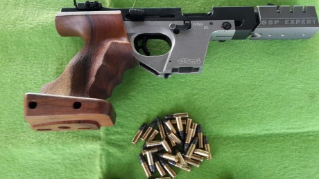 Buenas compañeros,
vendo esta pistola  de 2010, está en un estado impecable de funcionamiento y estético.
Se 00