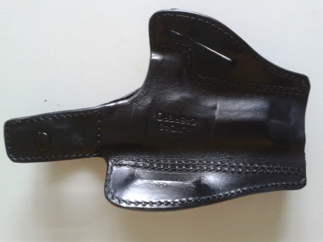 Vendo funda para pistola Beretta SERIE 92.  NUEVA Y SIN ESTRENAR . Confeccionada en piel negra por artesano 00