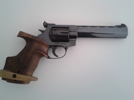 Vendo Revolver Weihrauch  en calibre 32. Se puede ver y probar  en Madrid. No estoy interesado en cambios 02