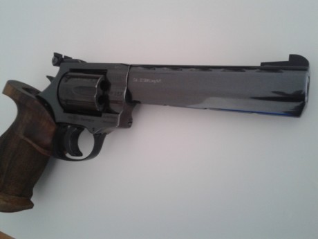 Vendo Revolver Weihrauch  en calibre 32. Se puede ver y probar  en Madrid. No estoy interesado en cambios 01