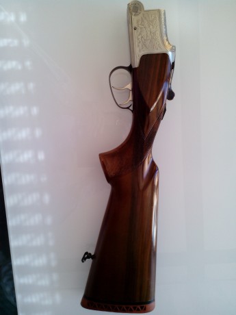 Vendo escopeta Calibre 12
Marca.: LAURONA
Expulsora, 2 gatillo 
BUEN ESTADO
Precio 200€ + portes
La escopeta 02