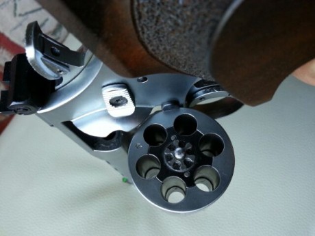 Hola a todos, pongo a la venta mi revolver Weihrauch calibre .32 en acabado inoxidable. Va montado con 01