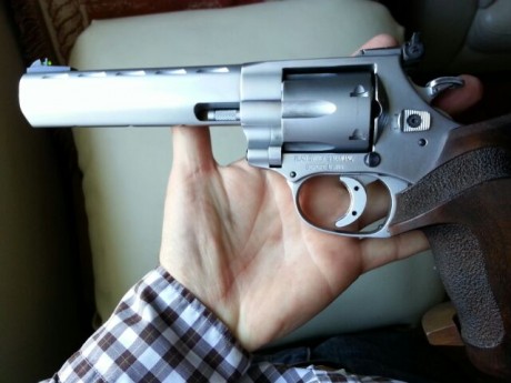 Hola a todos, pongo a la venta mi revolver Weihrauch calibre .32 en acabado inoxidable. Va montado con 00