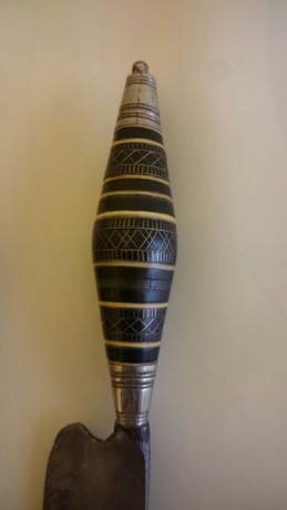 Vendo antiguos cuchillo canario y daga artesanales, tal y como se ven en las fotos.
Mejor llamar por telefono. 01