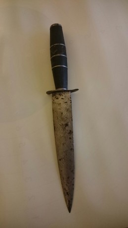 Vendo antiguos cuchillo canario y daga artesanales, tal y como se ven en las fotos.
Mejor llamar por telefono. 12