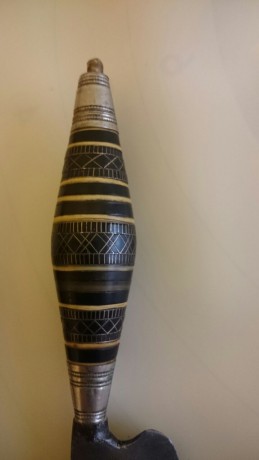 Vendo antiguos cuchillo canario y daga artesanales, tal y como se ven en las fotos.
Mejor llamar por telefono. 10