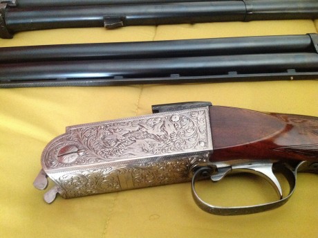 hola, vendo escopeta Krieghoff lujo de pichón y caza, con dos juegos de cañones ambos de 71, con selector 22